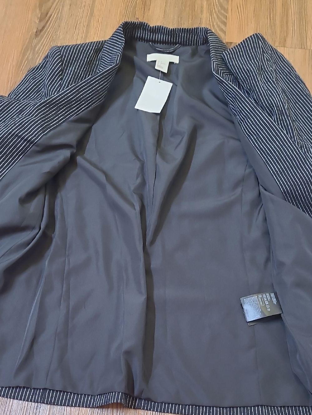 H&M Navy Pinstripe Blazer‎ - Picture 6 of 11